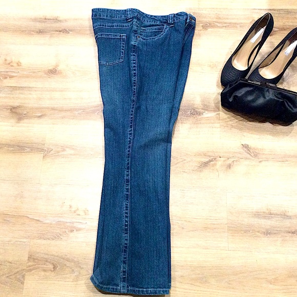 COPY - Reserved A.N.A. Dark Denim Embroidered Flare Leg Jean - Picture 8 of 14